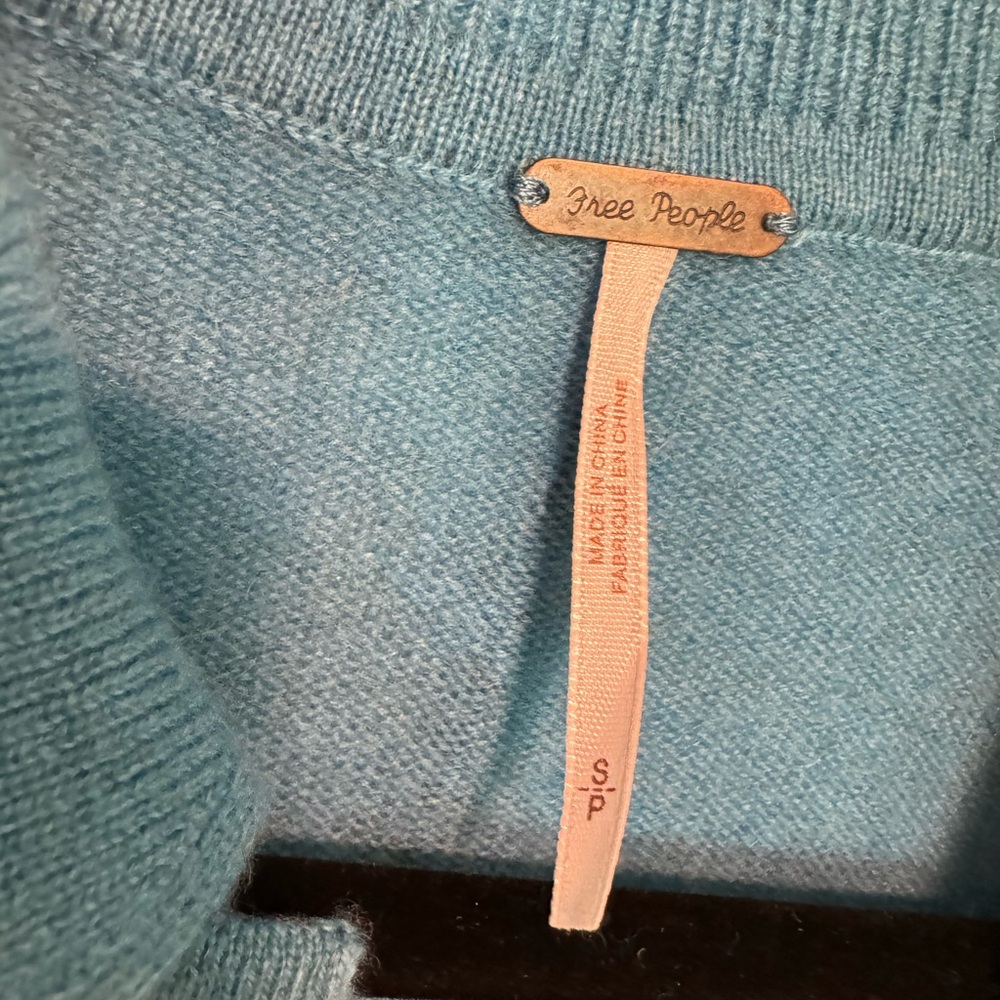 Free people Paloma Cashmere Cardigan 100% Cashmere women’s size Size blue NWOT - Picture 5 of 7